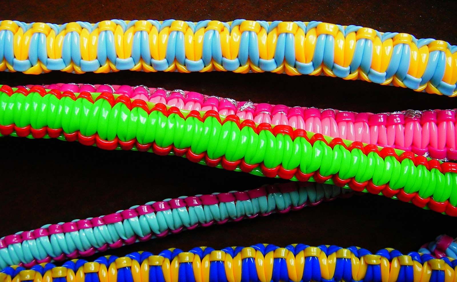 Realisation bracelet en scoubidou - Multicolore - Yazbukey - Printemps-ete 2012 - 1
