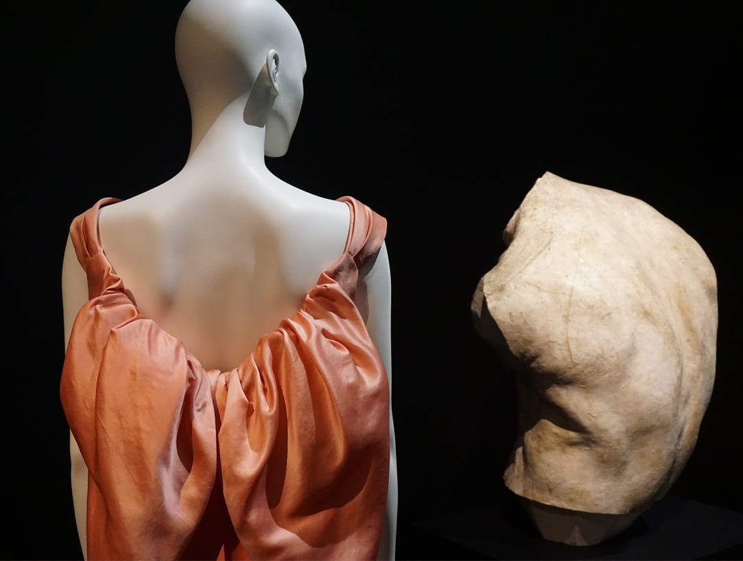 Exposition_Back-side-Dos-a-la-mode_Musee-Galliera-Musee-Bourdelle_2