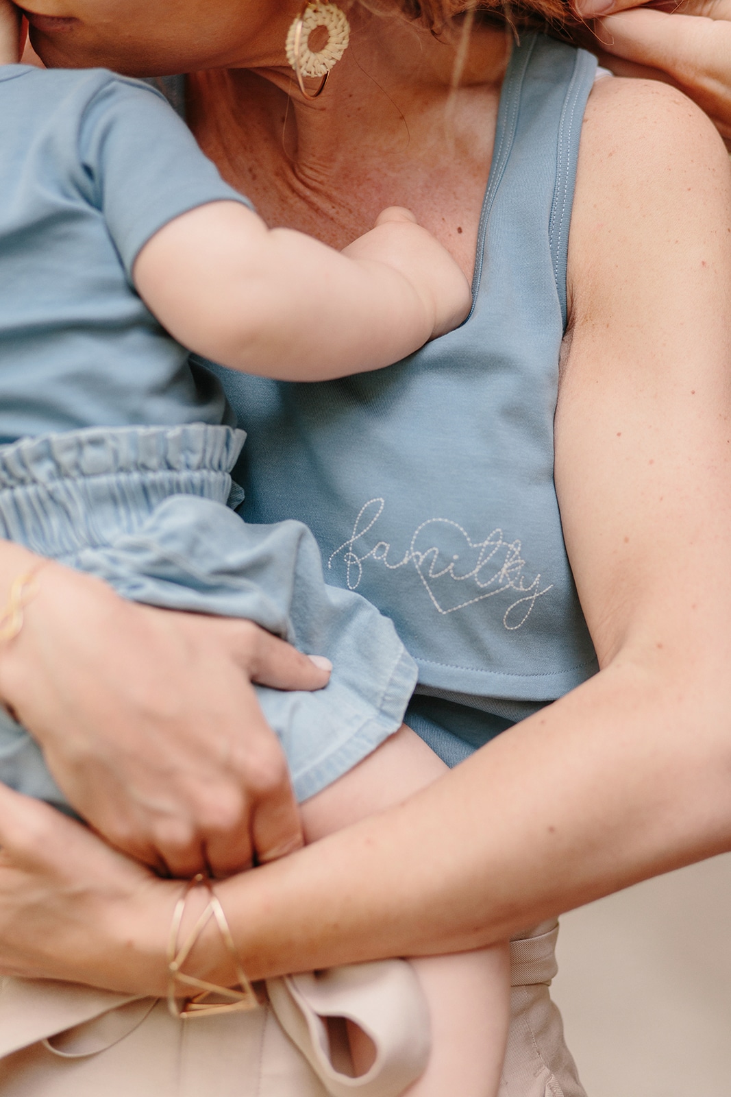 Top d allaitement et body coordonne – Detail broderie – you and milk – Coloris bleu – Familky – Printemps – ete – 2019 – Lancement de marque